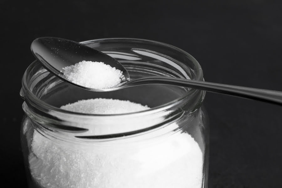 Ksylitol — co warto wiedzieć o popularnym zamienniku cukru?